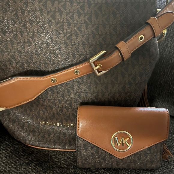 Michael Kors Brooke Brown Signature Bucket Handbag Bag & Matching Wallet Set - Picture 1 of 7